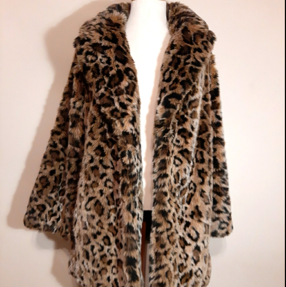 H&M Ladie's Faux Fur Leopard Coat Size Large